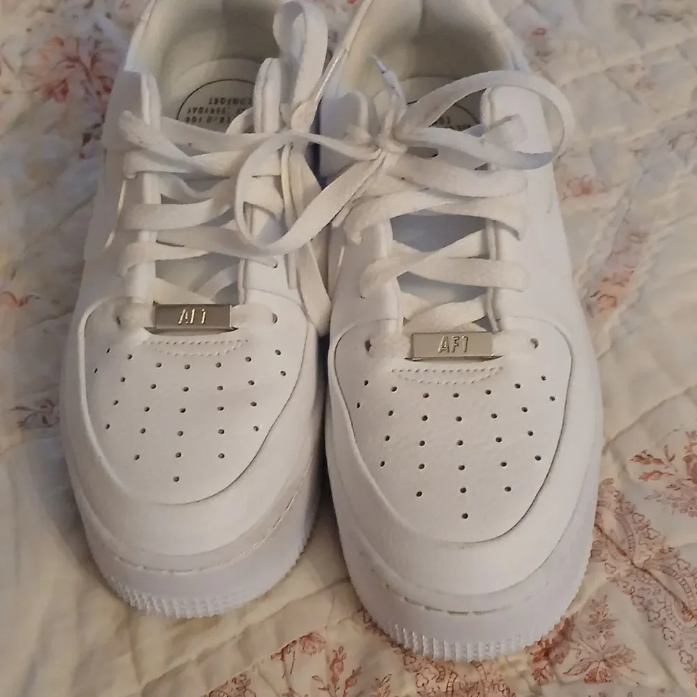 Nike   - Picture 5 of 7